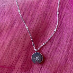 2/$15 🌸 Shiela Rose Silver Necklace